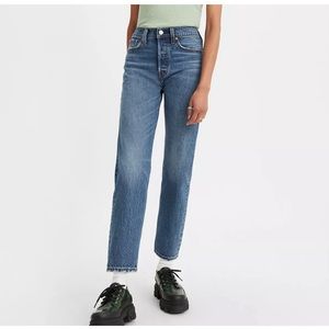 Levi’s wedgie straights never worn